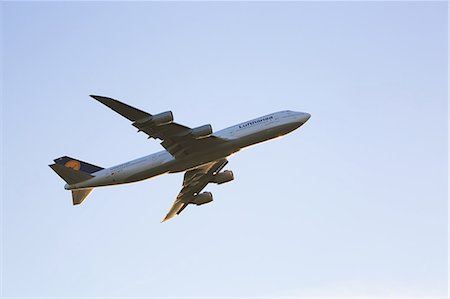 Airplane flying in the sky Stock Photo - Rights-Managed, Code: 859-08173107