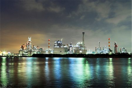 factory at night - Kanagawa Prefecture, Japan Foto de stock - Con derechos protegidos, Código: 859-08358632