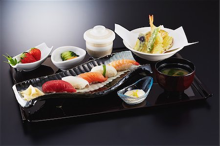 simsearch:622-08519635,k - Assorted Japanese dishes Foto de stock - Con derechos protegidos, Código: 859-08384630