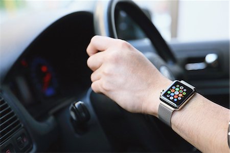 reloj - Japanese man in the car with wearable smart watch Foto de stock - Con derechos protegidos, Código: 859-08384658