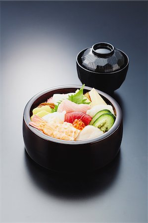 simsearch:622-08519635,k - Japanese-style seafood bowl Foto de stock - Con derechos protegidos, Código: 859-08384723