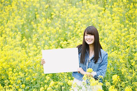 simsearch:859-08704133,k - Attractive young Japanese woman in a rapeseed field Stock Photo - Rights-Managed, Code: 859-08704154