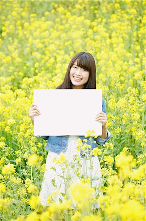 simsearch:859-08704133,k - Attractive young Japanese woman in a rapeseed field Stock Photo - Rights-Managed, Code: 859-08704152