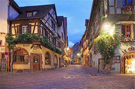 France, Alsace, Haut-Rhin, Riquewihr, Wine Road Photographie de stock - Rights-Managed, Code: 859-08769922