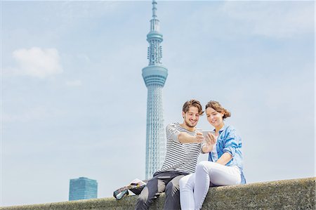 ferien - Caucasian couple enjoying sightseeing in Tokyo, Japan Stockbilder - Lizenzpflichtiges, Bildnummer: 859-08805917