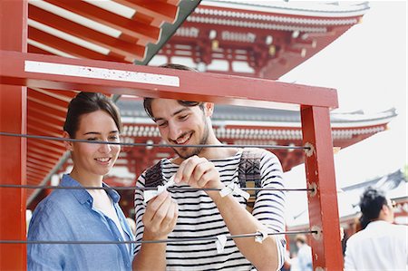 Caucasian couple enjoying sightseeing in Tokyo, Japan Foto de stock - Direito Controlado, Número: 859-08805924