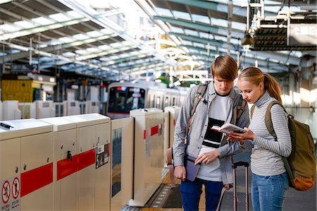 simsearch:859-09104892,k - Caucasian tourist couple at train station, Tokyo, Japan Foto de stock - Con derechos protegidos, Código: 859-08887589