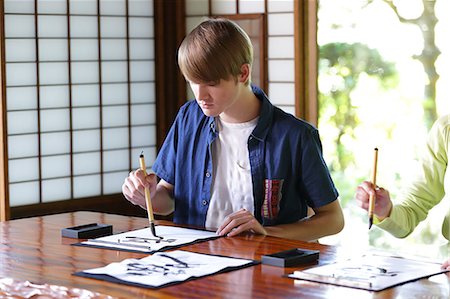 simsearch:859-08887564,k - Caucasian man practicing calligraphy at traditional Japanese house Stockbilder - Lizenzpflichtiges, Bildnummer: 859-08887615