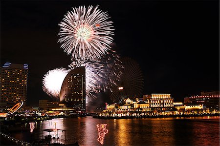 simsearch:859-09192767,k - Fireworks in Minato-mirai, Yokohama, Japan Stockbilder - Lizenzpflichtiges, Bildnummer: 859-09018694