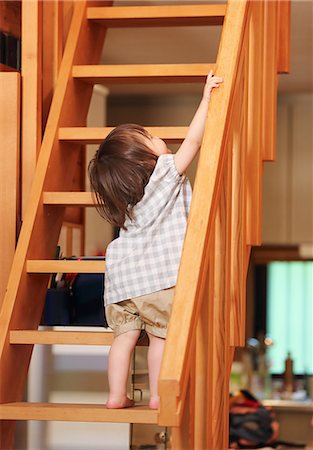 simsearch:859-09018844,k - Mixed-race young girl on wooden stairs Fotografie stock - Rights-Managed, Codice: 859-09018826
