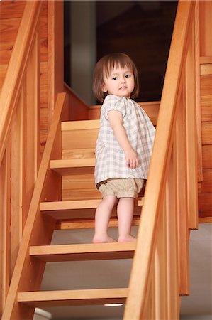 simsearch:859-09018844,k - Mixed-race young girl on wooden stairs Fotografie stock - Rights-Managed, Codice: 859-09018829