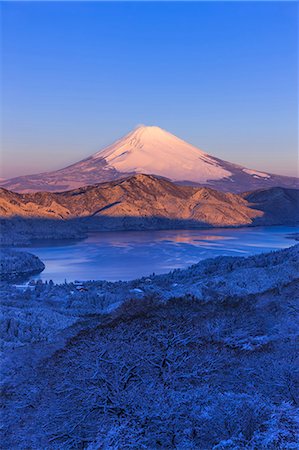 Beautiful view of Mount Fuji Stock Photo - Rights-Managed, Code: 859-09104920