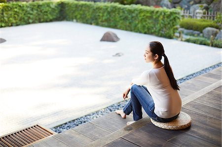 simsearch:859-08993783,k - Japanese woman at a temple Foto de stock - Con derechos protegidos, Código: 859-09155372