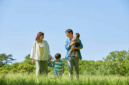 Japanese family at the park Foto de stock - Con derechos protegidos, Código: 859-09192955