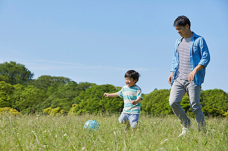 simsearch:859-09193218,k - Japanese father and son at the park Stockbilder - Lizenzpflichtiges, Bildnummer: 859-09192975