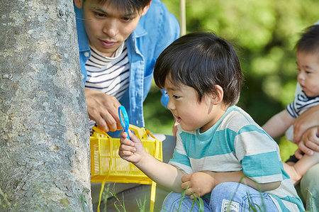 simsearch:400-04777300,k - Japanese family at the park Stock Photo - Rights-Managed, Code: 859-09192983