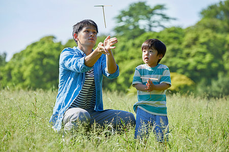 simsearch:859-09193218,k - Japanese father and son at the park Stockbilder - Lizenzpflichtiges, Bildnummer: 859-09192994