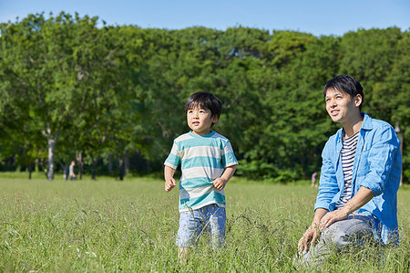 simsearch:859-09193218,k - Japanese father and son at the park Stockbilder - Lizenzpflichtiges, Bildnummer: 859-09193000