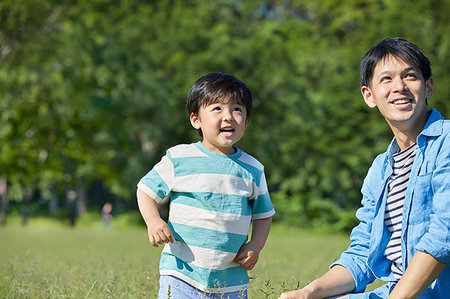 simsearch:859-06404980,k - Japanese father and son at the park Stockbilder - Lizenzpflichtiges, Bildnummer: 859-09193002