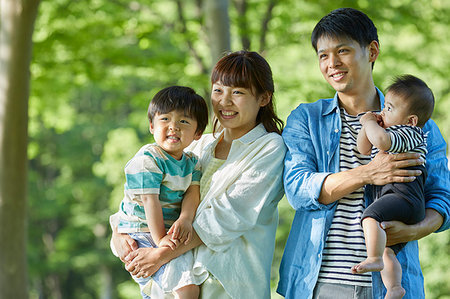 simsearch:859-09193139,k - Japanese family at the park Foto de stock - Con derechos protegidos, Código: 859-09193030