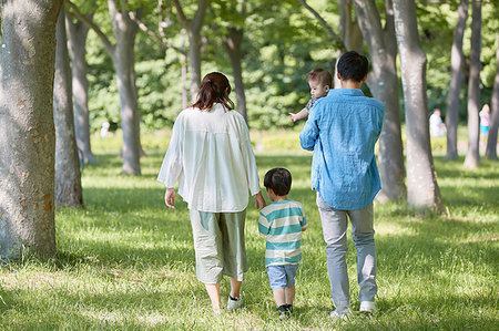 Japanese family at the park Stock Photo - Rights-Managed, Code: 859-09193032