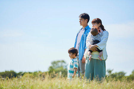 Japanese family at the park Foto de stock - Con derechos protegidos, Código: 859-09193043