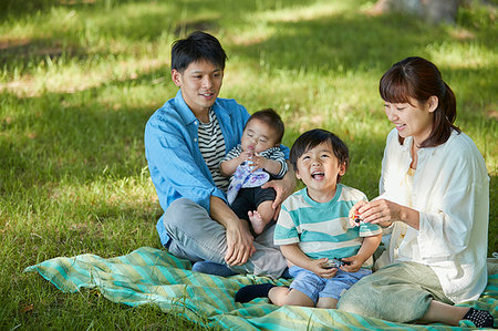 daddy sleeping with newborn baby - Japanese family at the park Stock Photo - Rights-Managed, Code: 859-09193054