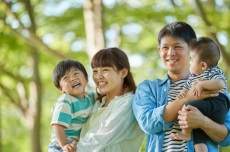 Japanese family at the park Foto de stock - Con derechos protegidos, Código: 859-09193066