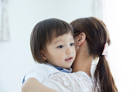 simsearch:859-09193139,k - Japanese mother and son at home Foto de stock - Con derechos protegidos, Código: 859-09193108