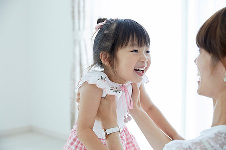 simsearch:859-09193167,k - Japanese mother and daughter at home Stock Photo - Rights-Managed, Code: 859-09193113