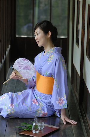 sake - Frau in einem Sommer-Kimono Stockbilder - Lizenzpflichtiges, Bildnummer: 859-03037286