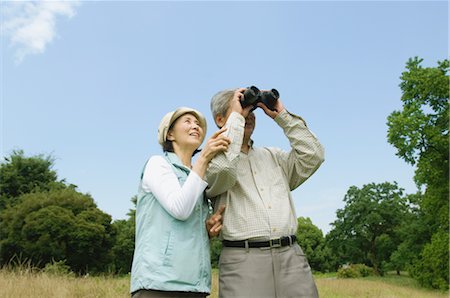 simsearch:859-03037419,k - Older Couple Birdwatching Foto de stock - Con derechos protegidos, Código: 859-03037452