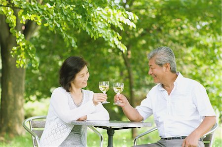 simsearch:859-03037419,k - Older Couple Drinking Wine Fotografie stock - Rights-Managed, Codice: 859-03037460