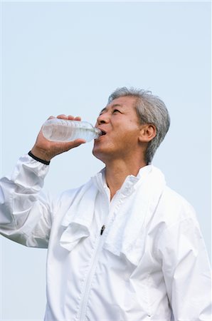 simsearch:859-03037419,k - Man Drinking Water Fotografie stock - Rights-Managed, Codice: 859-03037480