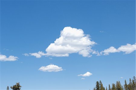 doux - Fluffy Clouds dans le ciel Photographie de stock - Rights-Managed, Code: 859-03037534