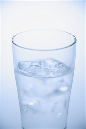 simsearch:859-03038065,k - Verre d'eau glacée Photographie de stock - Rights-Managed, Code: 859-03038066