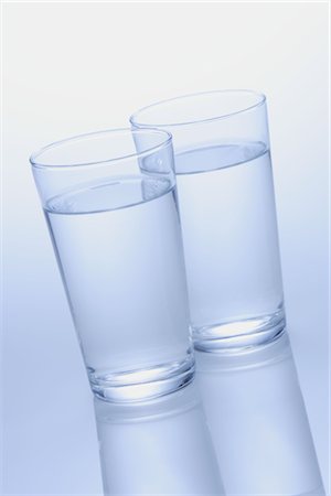 simsearch:859-03038065,k - Deux verres d'eau Photographie de stock - Rights-Managed, Code: 859-03038071