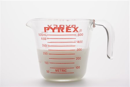 Measuring Cup with Milk Foto de stock - Con derechos protegidos, Código: 859-03038181