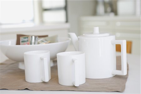Teapot and Mugs Foto de stock - Con derechos protegidos, Código: 859-03038354