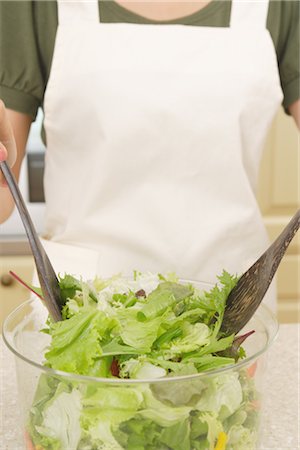 ensaladera - Hands of a woman tossing salad Foto de stock - Con derechos protegidos, Código: 859-03038453