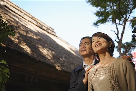 senior couple candid outdoors - Vue de face d'un couple d'âge mûr Photographie de stock - Rights-Managed, Code: 859-03038527