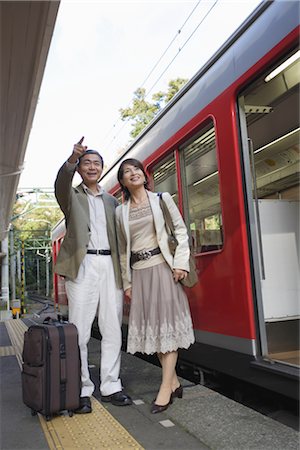 simsearch:625-02928309,k - Couple standing at platform Stock Photo - Rights-Managed, Code: 859-03038589