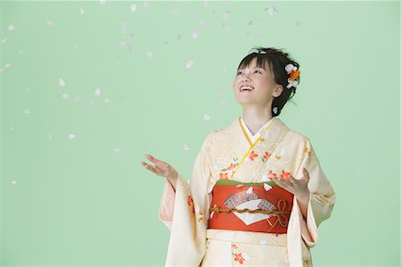 simsearch:859-03038759,k - Smiling Japanese Woman Dressed in Kimono Stock Photo - Rights-Managed, Code: 859-03038691