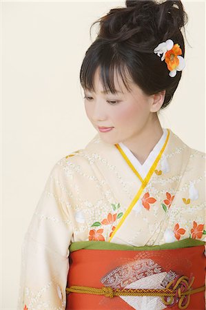 simsearch:622-02759469,k - Japanese Woman Wearing Kimono Foto de stock - Con derechos protegidos, Código: 859-03038706