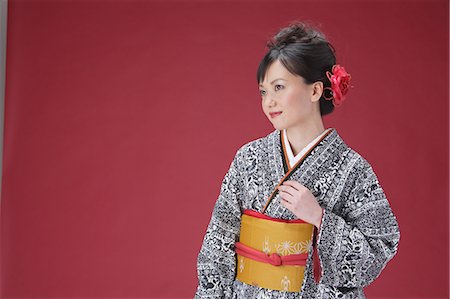pensive mature brunette woman looking away - Japanese Woman Wearing Kimono Stock Photo - Rights-Managed, Code: 859-03038715