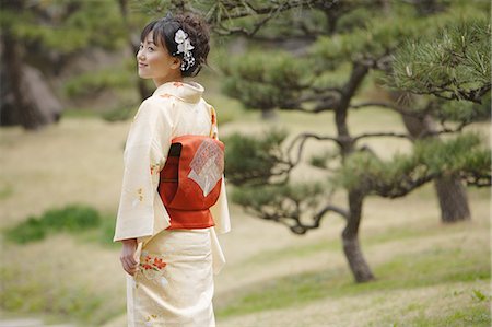 simsearch:859-03038759,k - Japanese Woman Wearing Kimono Stock Photo - Rights-Managed, Code: 859-03038766