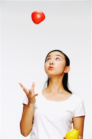 Girl Juggling Fruits Foto de stock - Con derechos protegidos, Código: 859-03038995