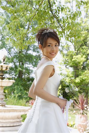 string of pearls for wedding - Japanese Bride Holding Flower Bouquet Stock Photo - Rights-Managed, Code: 859-03039083