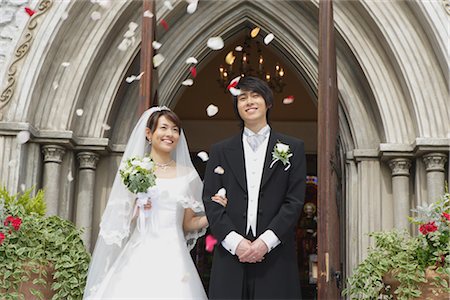 string of pearls for wedding - Bride And Groom Stock Photo - Rights-Managed, Code: 859-03039181