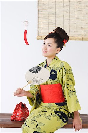 Femme en Yukata Holding Folding Fan Photographie de stock - Rights-Managed, Code: 859-03039433